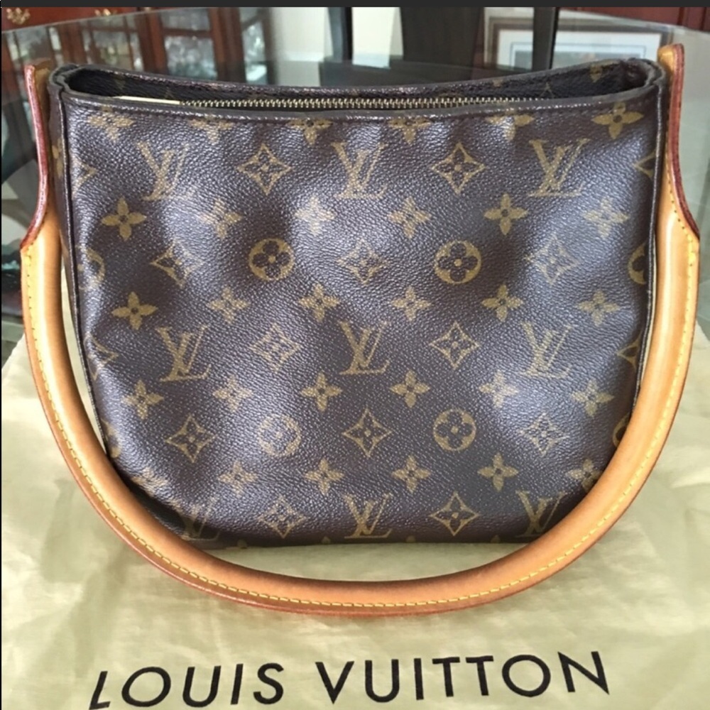 Louis Vuitton Hand Bag 100% AUTHENTIC .